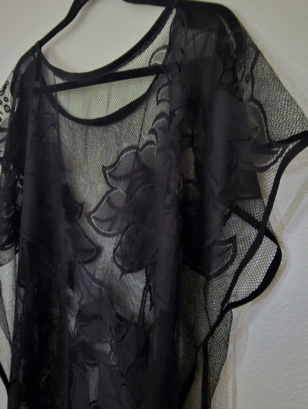 ​VTG Style Black Sheer Mesh Floral Lace Poncho Kimono Fringe Kaftan Top - Picture 3 of 8